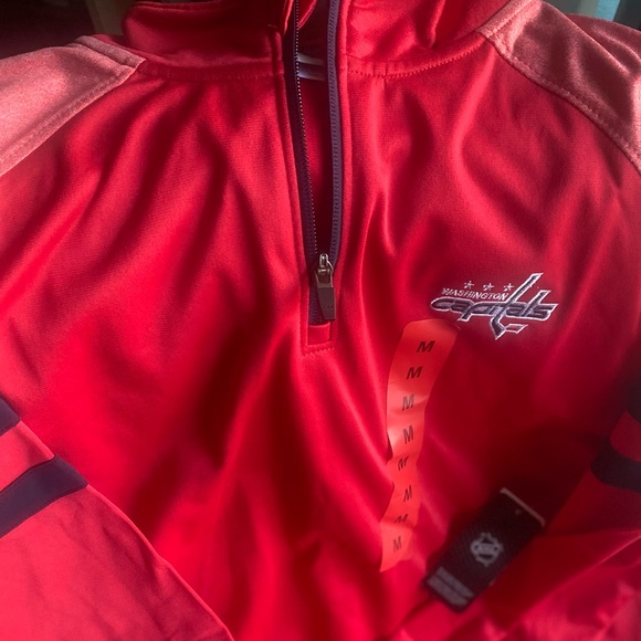Brand New Washington Capitals NHL Pullover - Picture 4 of 4